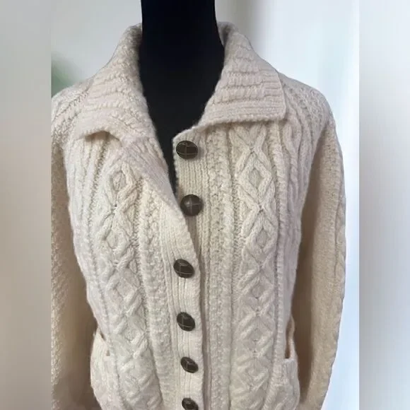 VINTAGE Hand-Knitted New Wool Chunky Boyfriend Fisherman Aran Cardigan Sweater 4 - Picture 6 of 16
